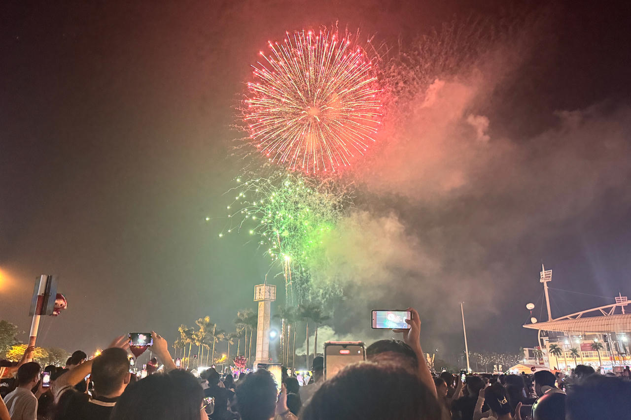 Hà Nội bắn pháo hoa chào mừng Đại hội XIV của Đảng