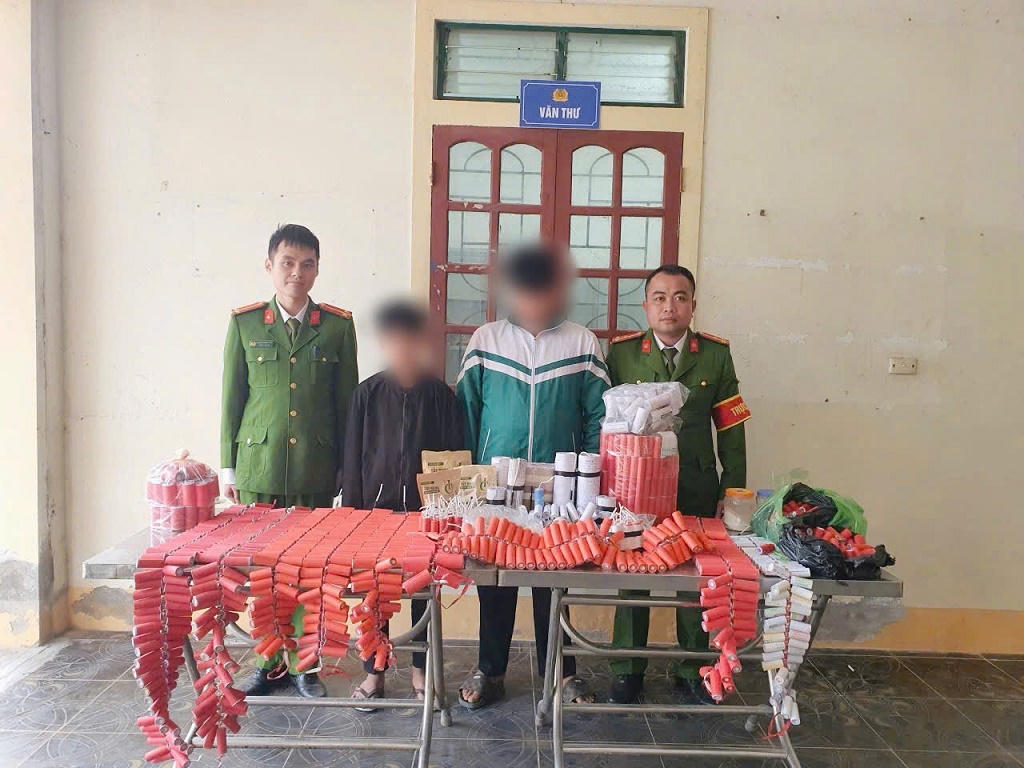 Một học sinh lớp 8 ở Nghệ An tự chế 3.000 quả pháo bán kiếm lời