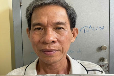 Khởi tố, bắt tạm giam người đàn ông ở tiệm quần áo xâm hại bé gái