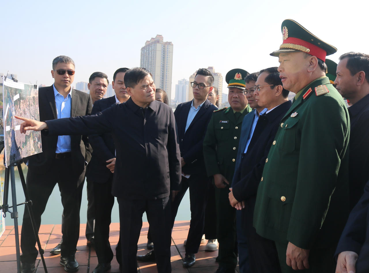 Phó Thủ tướng Bùi Thanh Sơn làm việc tại Quảng Ninh