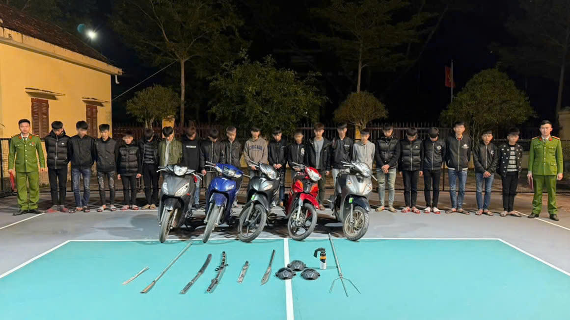 Khởi tố 9 đối tượng mang dao, kiếm rượt đuổi, đánh nhau để “thể hiện bản thân”