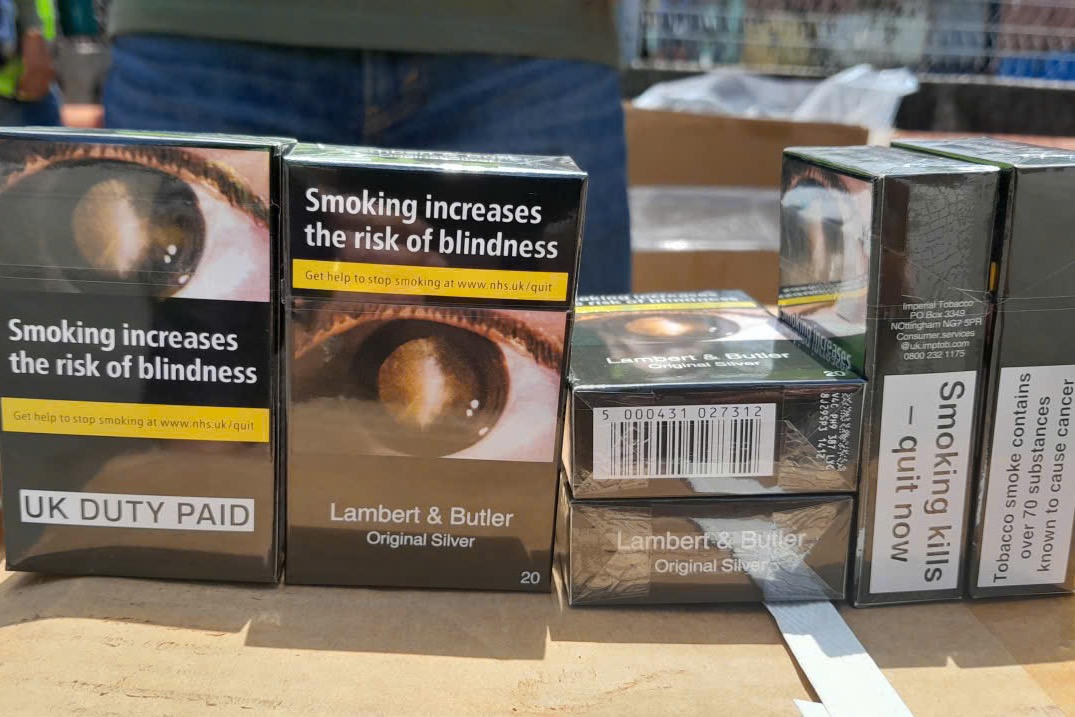 Hải quan bàn giao lô hàng thuốc lá xâm phạm quyền sở hữu công nghiệp trị giá hàng trăm tỷ đồng