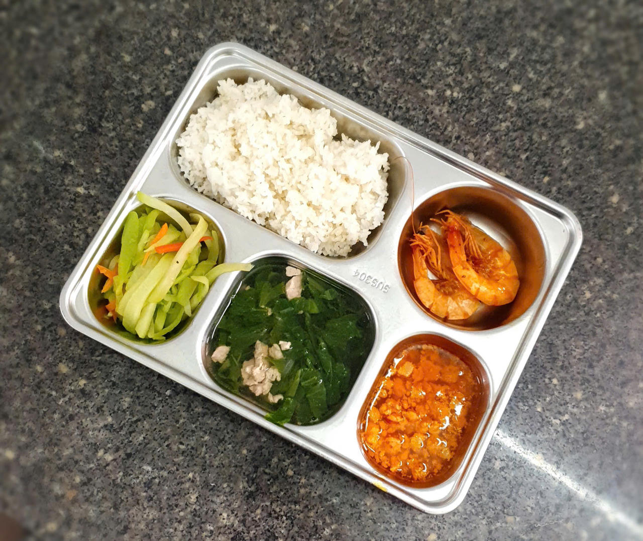 Quảng Trị: Trường Tiểu học số 1 Ba Đồn tạm dừng bữa ăn bán trú khiến phụ huynh đảo lộn