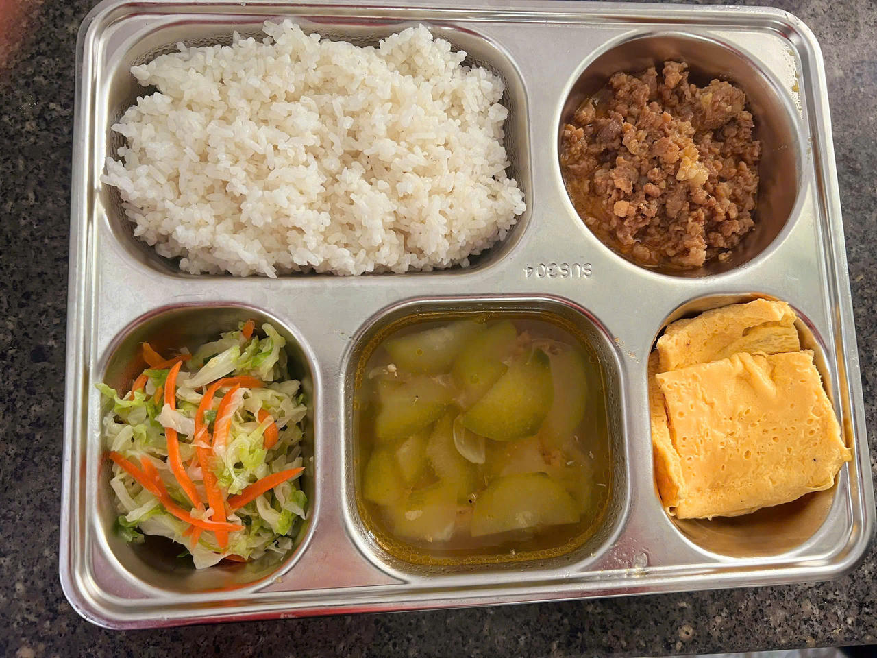 Quảng Trị: Trường Tiểu học số 1 Ba Đồn tạm dừng bữa ăn bán trú khiến phụ huynh đảo lộn