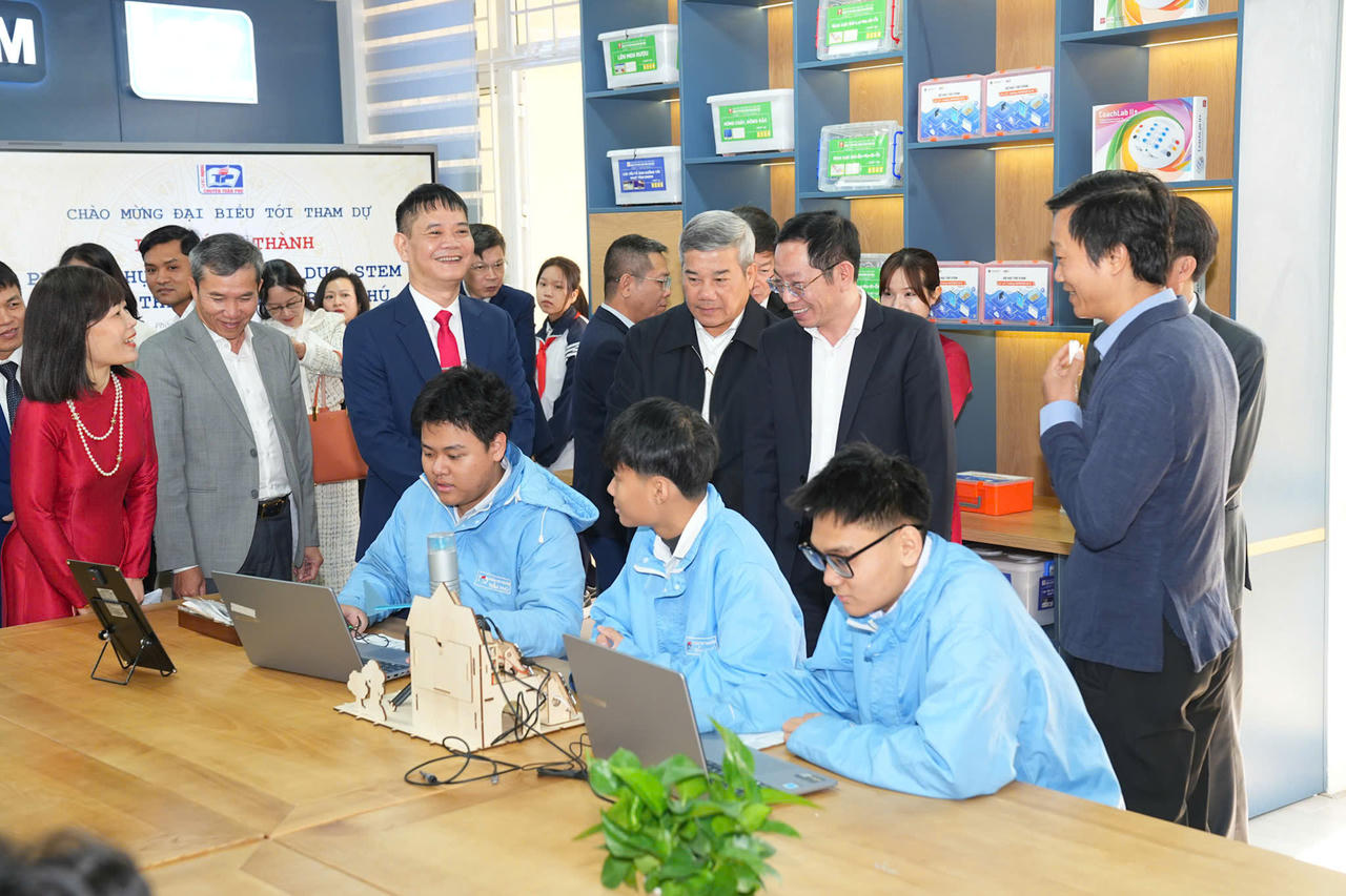 Khánh thành phòng thực hành giáo dục STEM tại Hải Phòng
