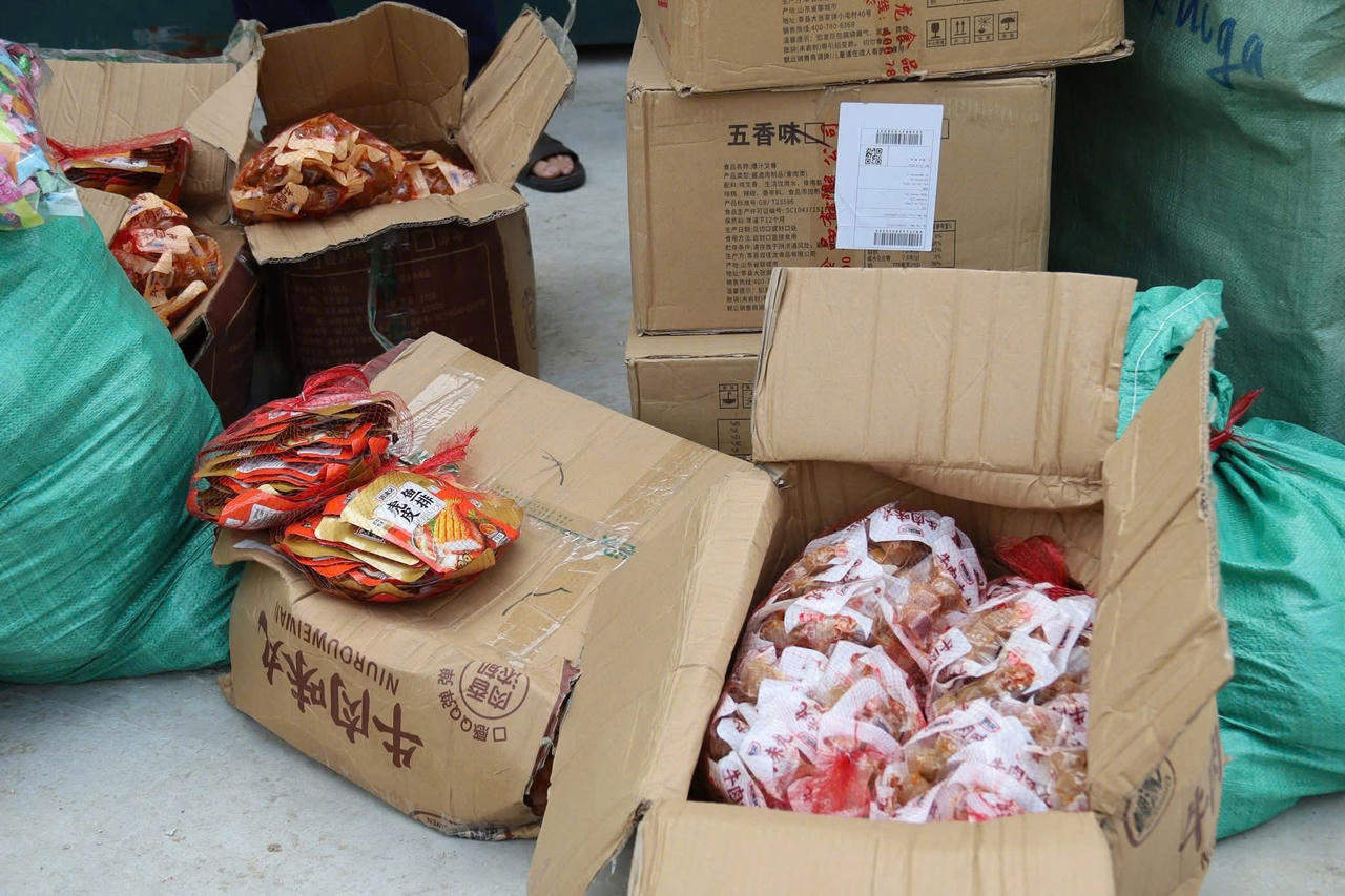 Hải Phòng: Thu giữ, tiêu hủy hàng nghìn gói thực phẩm không rõ nguồn gốc