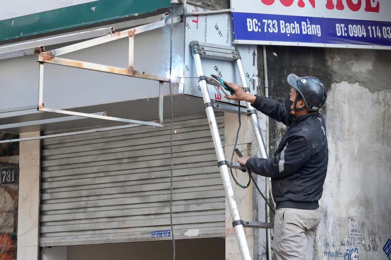 Phường Hồng Hà (Hà Nội) ra quân giải tỏa chợ tạm, chợ cóc, lập lại trật tự đô thị