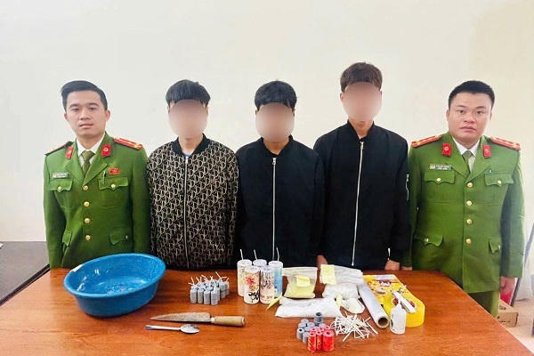 Rủi ro từ việc tự chế pháo nổ theo clip trên mạng xã hội 