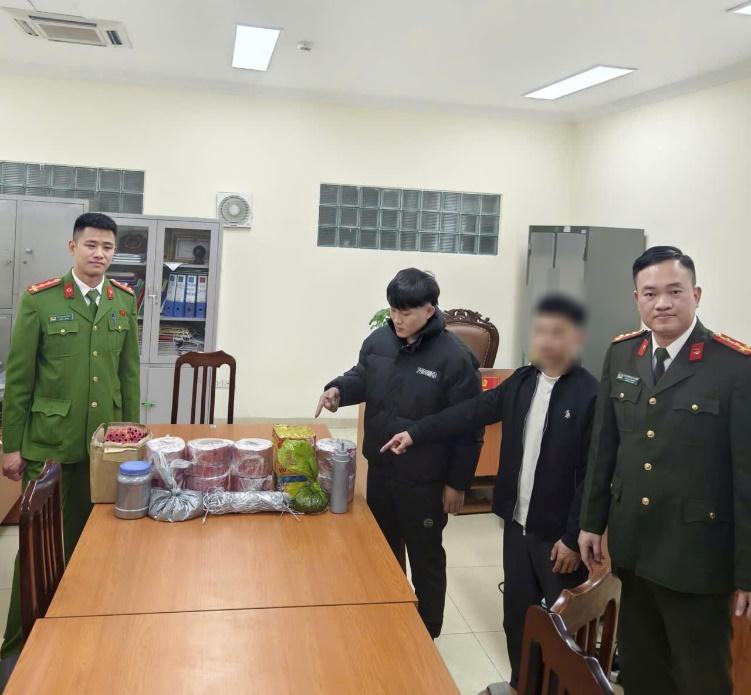 Khuyến cáo với người lên mạng tìm mua pháo hoa chơi Tết