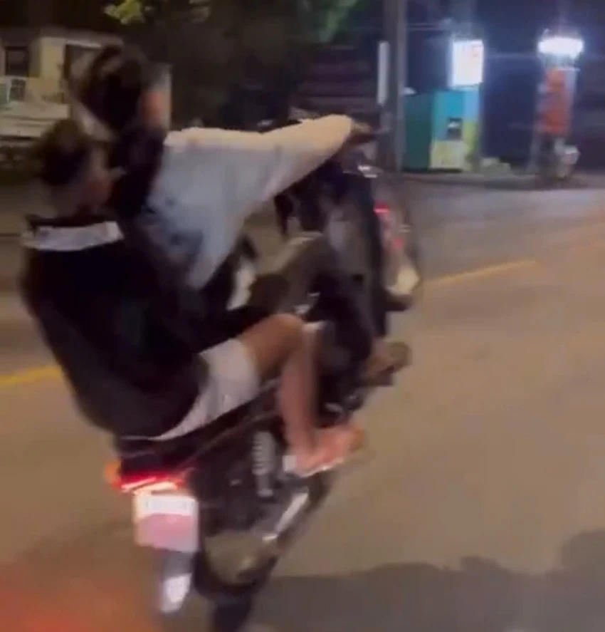 Xử lý nhóm 'quái xế' bốc đầu xe còn đăng clip lên mạng xã hội