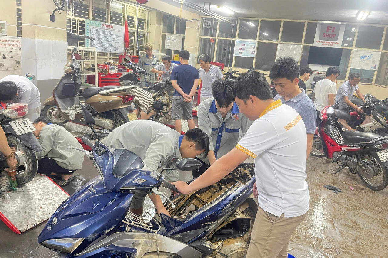 Trường cao đẳng công nghiệp được UBND TP Huế tặng Bằng khen