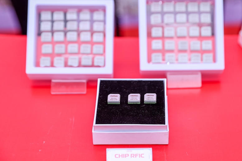 Thủ tướng: Nhà máy chế tạo chip bán dẫn công nghệ cao là mắt xích then chốt mà Việt Nam còn thiếu- Ảnh 8.