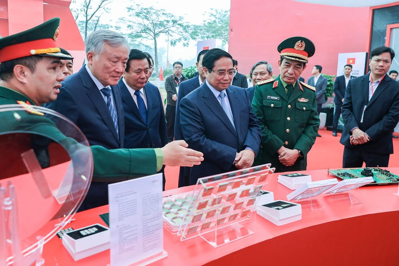Tổng B&iacute; thư, Thủ tướng Ch&iacute;nh phủ dự lễ khởi c&ocirc;ng nh&agrave; m&aacute;y chế tạo chip b&aacute;n dẫn đầu ti&ecirc;n tại Việt Nam- Ảnh 3.