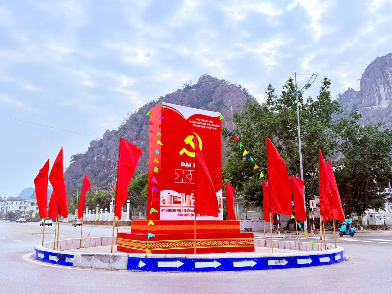 Quảng Ninh rực rỡ sắc cờ hướng về Đại hội lần thứ XIV của Đảng