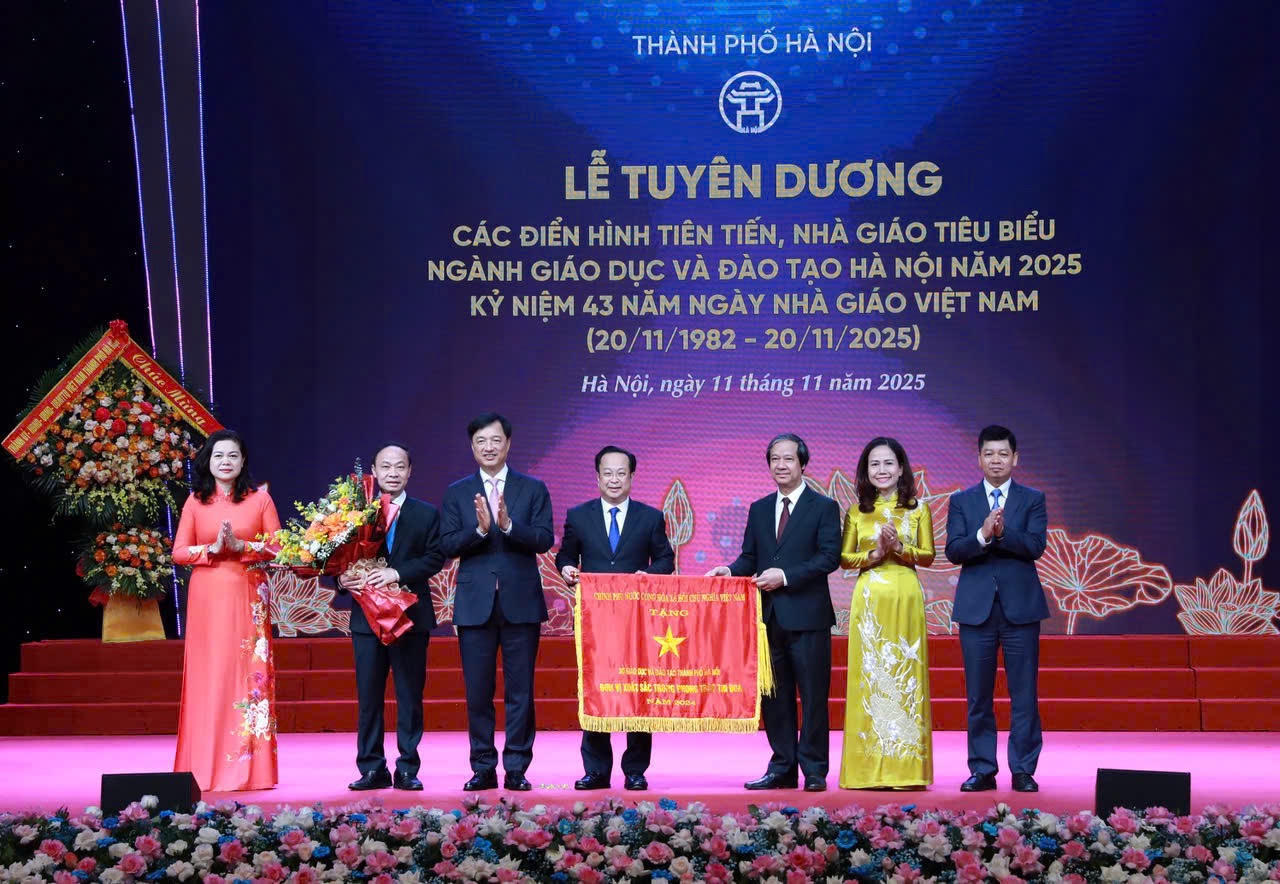 Đảng bộ, Chính quyền và Nhân dân Thủ đô đã&nbsp;thực hiện thắng lợi Nghị quyết Đại hội XVII Đảng bộ thành phố nhiệm kỳ 2020 - 2025.