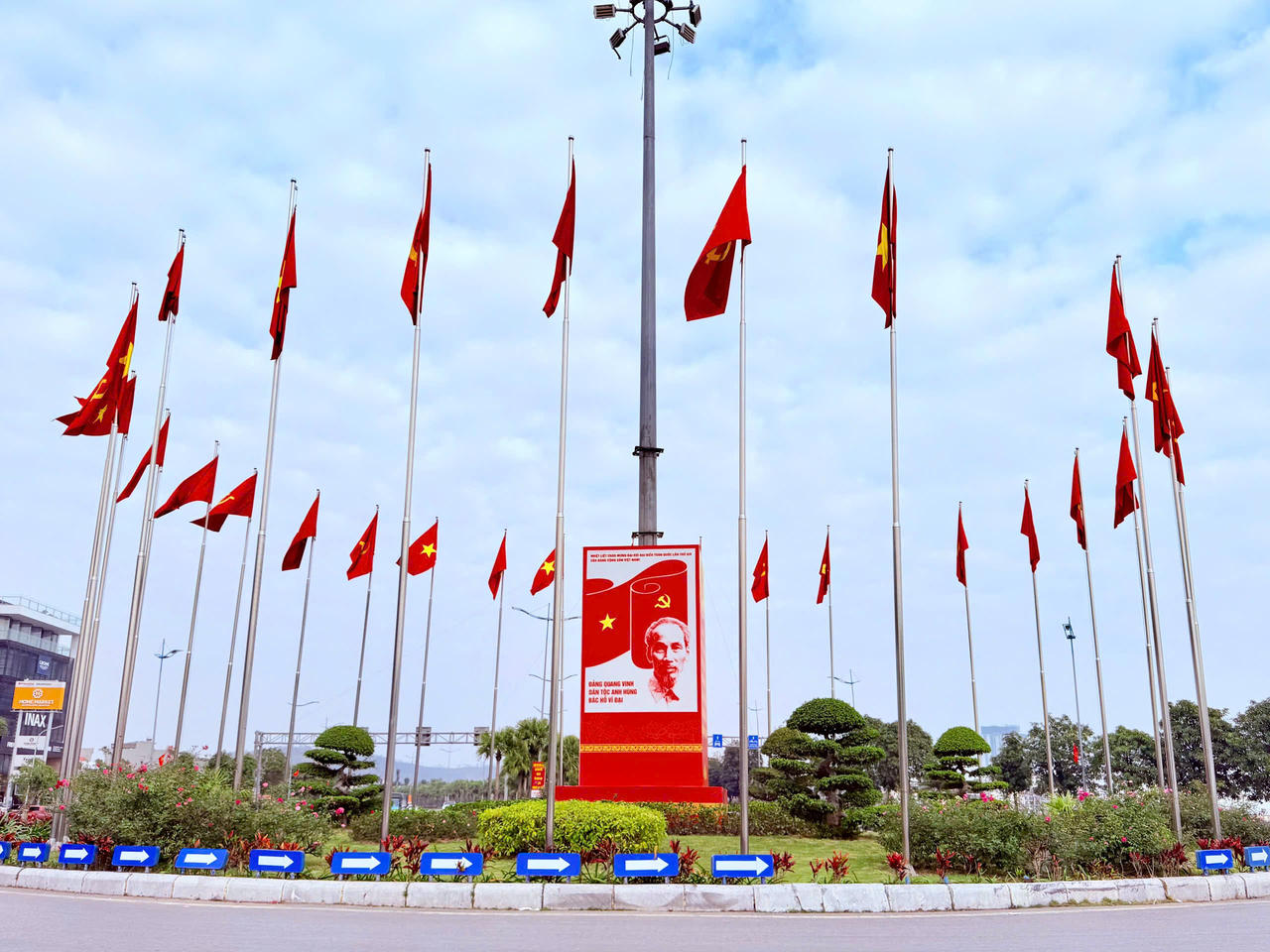 Quảng Ninh rực rỡ sắc cờ hướng về Đại hội lần thứ XIV của Đảng