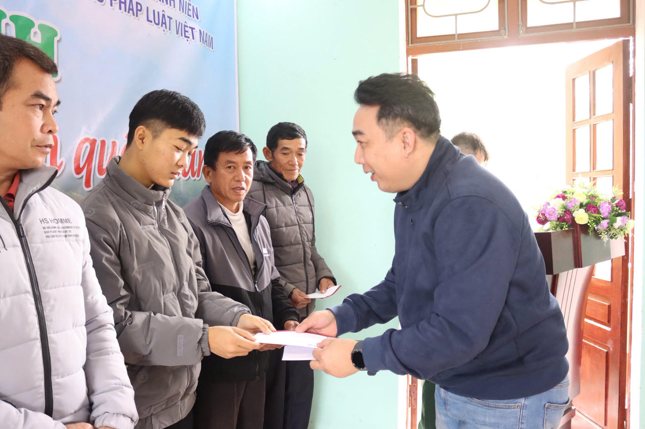 “Xuân ấm biên cương – Thắm tình quân dân”: Lan tỏa khát vọng cống hiến của tuổi trẻ Báo Pháp luật Việt Nam