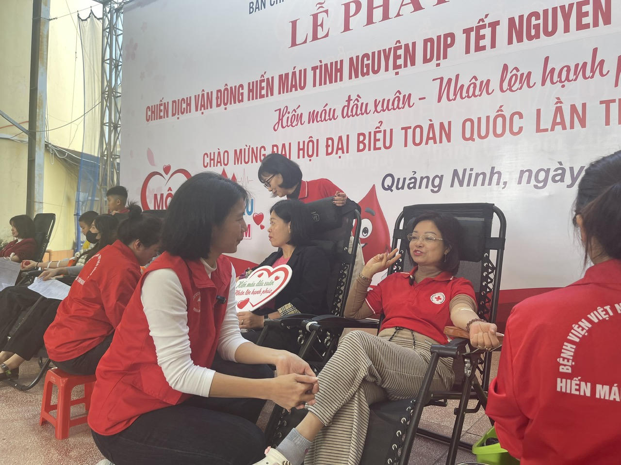 Hiến máu đầu xuân nhân lên hạnh phúc