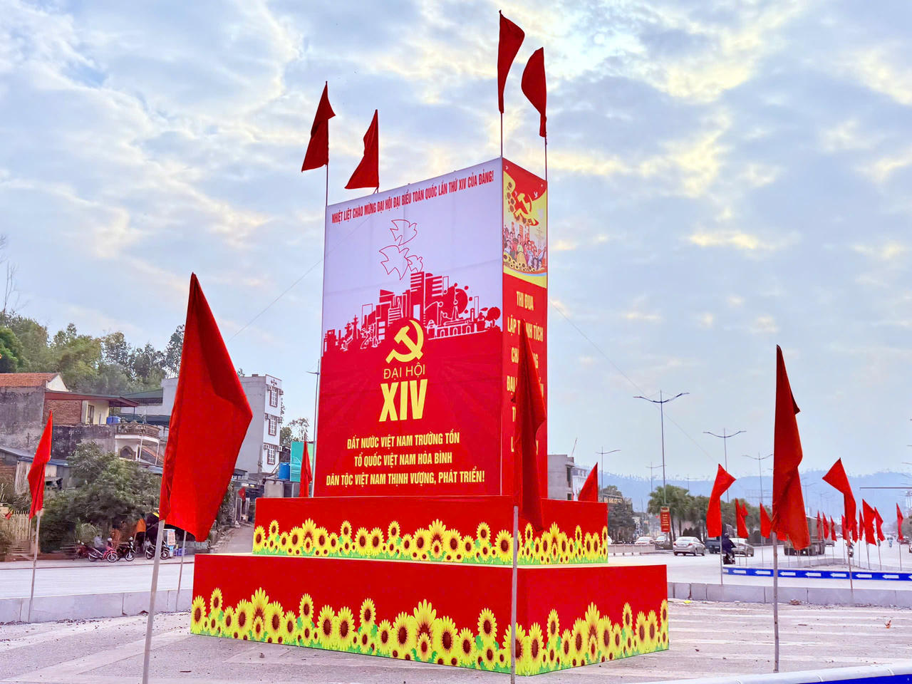 Quảng Ninh rực rỡ sắc cờ hướng về Đại hội lần thứ XIV của Đảng