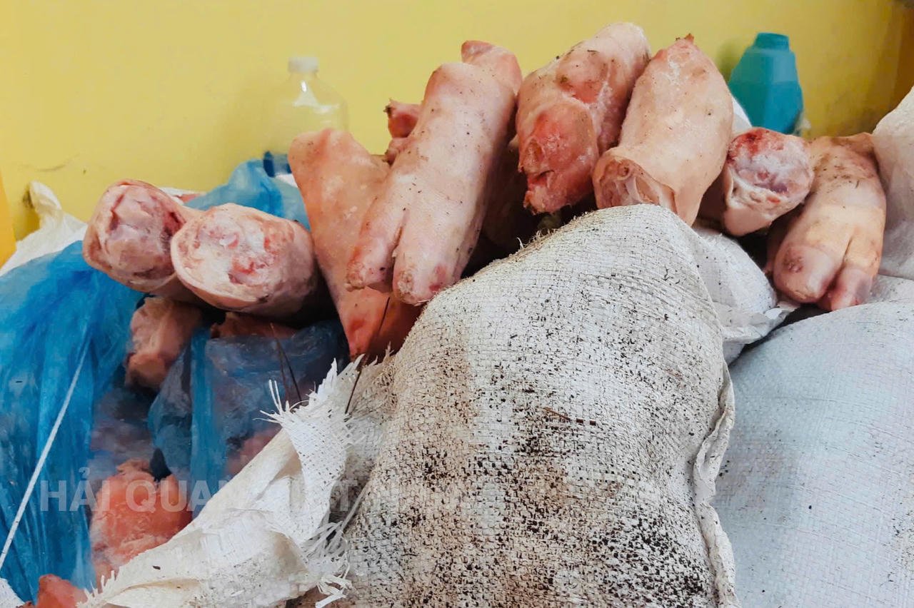 Hải quan liên tiếp phát hiện, bắt giữ hơn 1,5 tấn thực phẩm đông lạnh nhập lậu