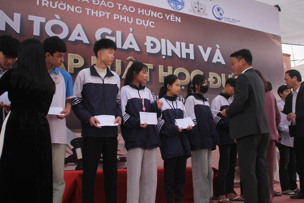 Từ vụ án ghen tuông có thật tới phiên tòa giả định tuyên truyền pháp luật cho học sinh