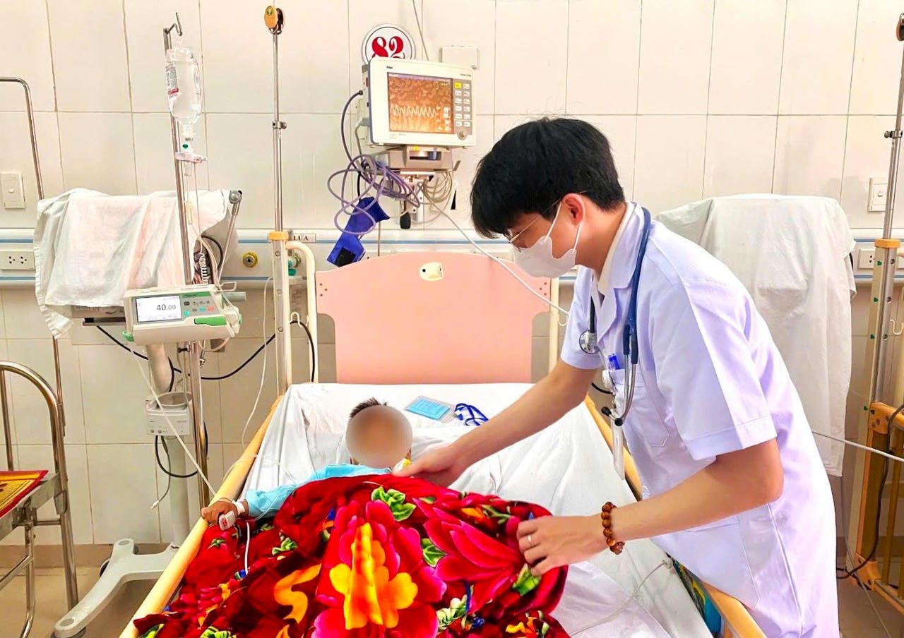 3 học sinh nhập viện vì uống thuốc an thần