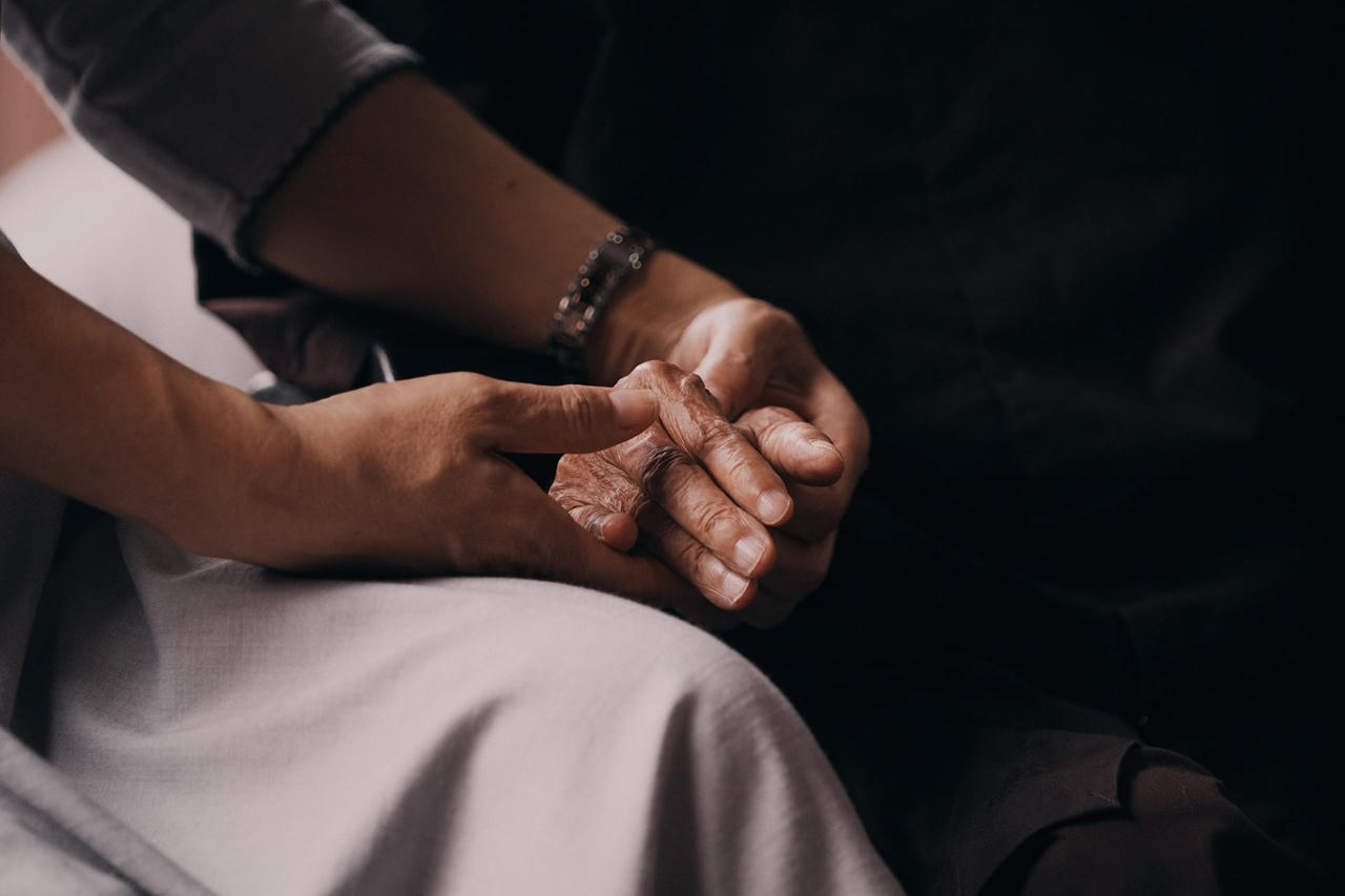 Nỗi hoang mang tuổi già: Khi người ta sợ mình trở thành gánh nặng  1