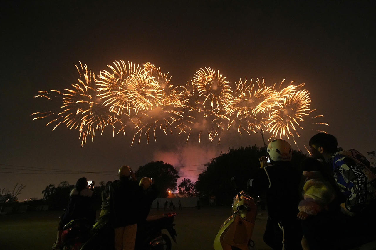 Tối nay, Hà Nội tổng duyệt bắn pháo hoa hỏa thuật chào mừng Đại hội XIV của Đảng