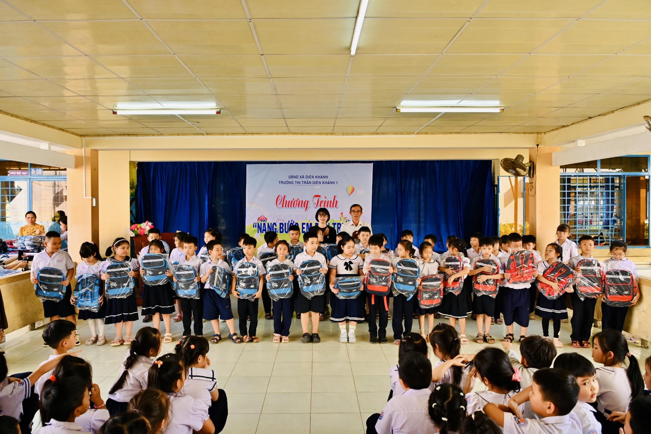 'Cùng em bước qua mùa lũ' nỗ lực để không một học sinh nào bị bỏ lại phía sau chỉ vì thiên tai