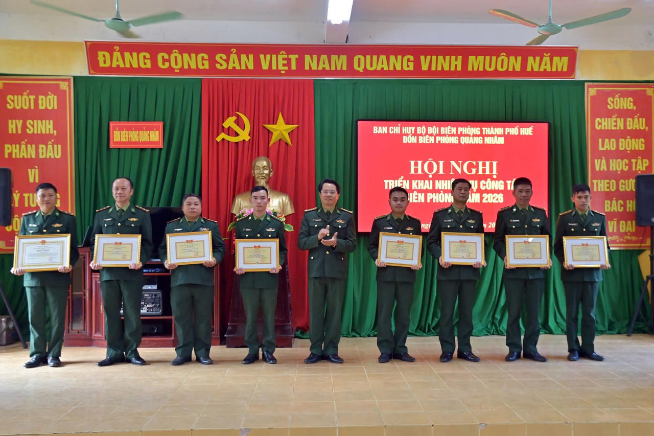 Tăng cường bảo vệ tuyến biên giới Việt Nam - Lào 