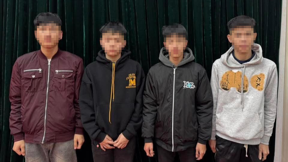 Khởi tố 4 thanh thiếu niên 'làm nhục' người khác