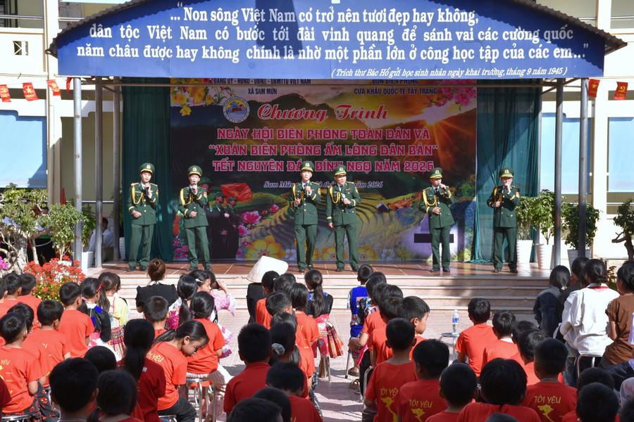 Xuân thắm đượm nghĩa tình quân dân ở Sam Mứn