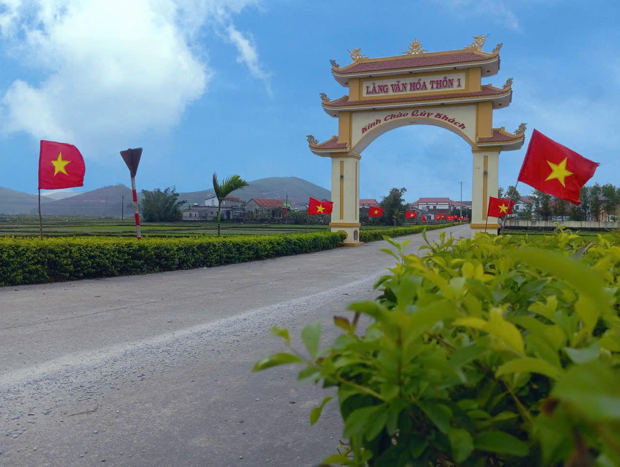 Diện mạo làng quê Bắc Trạch ngày càng khang trang, xanh - sạch - đẹp, hình thành không gian sống đáng sống cho người dân.