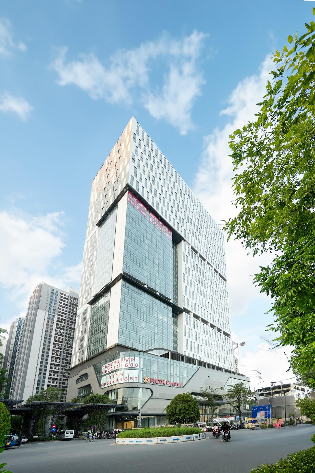 Doanh nghiệp đang hoạt động ổn định thường cân nhắc sở hữu văn phòng thay vì đi thuê