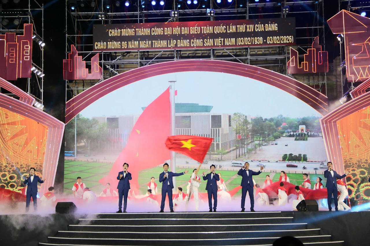 Hải Phòng rực rỡ chương trình nghệ thuật và bắn pháo hoa chào mừng thành công Đại hội XIV của Đảng 
