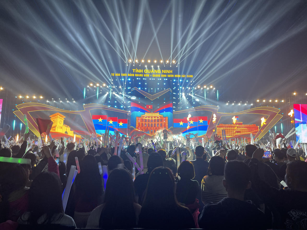 Tự hào theo Đảng quang vinh - Quảng Ninh vươn mình cất cánh