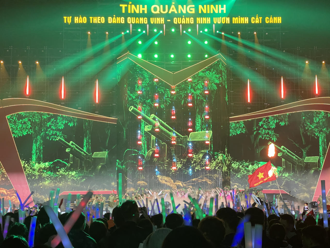 Tự hào theo Đảng quang vinh - Quảng Ninh vươn mình cất cánh
