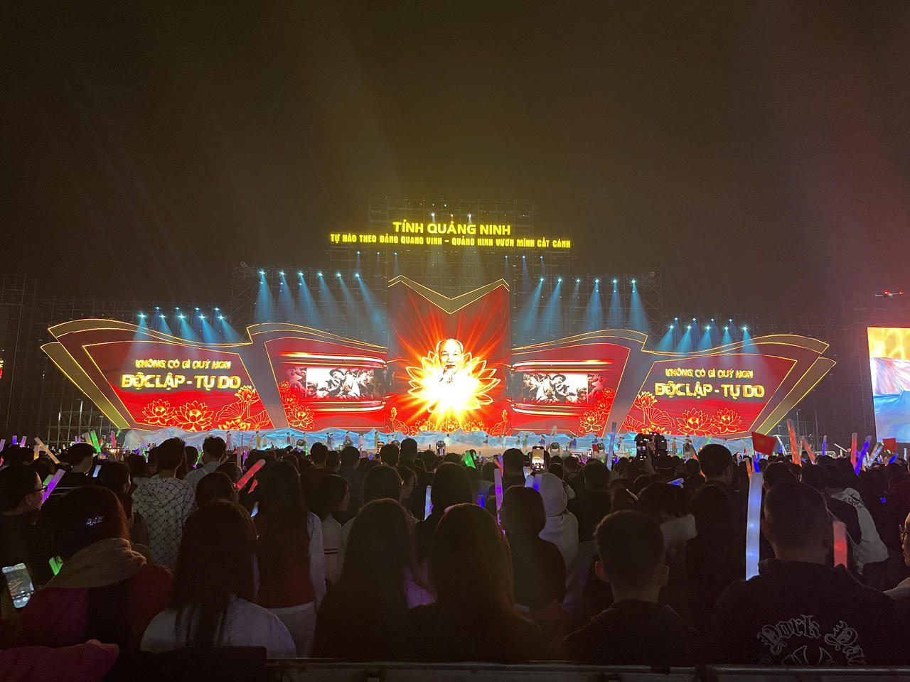 Tự hào theo Đảng quang vinh - Quảng Ninh vươn mình cất cánh