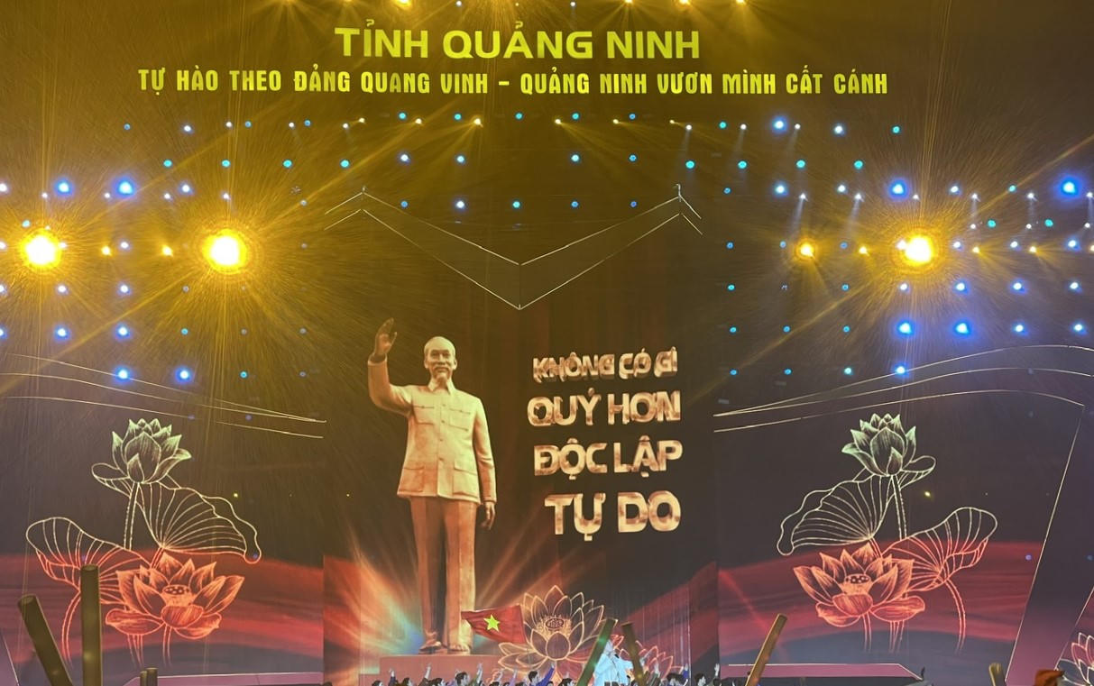 Tự hào theo Đảng quang vinh - Quảng Ninh vươn mình cất cánh