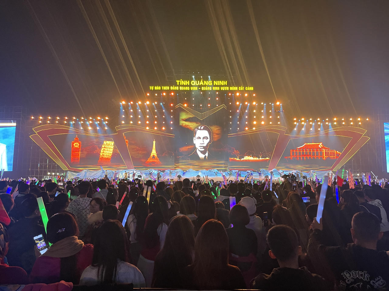 Tự hào theo Đảng quang vinh - Quảng Ninh vươn mình cất cánh