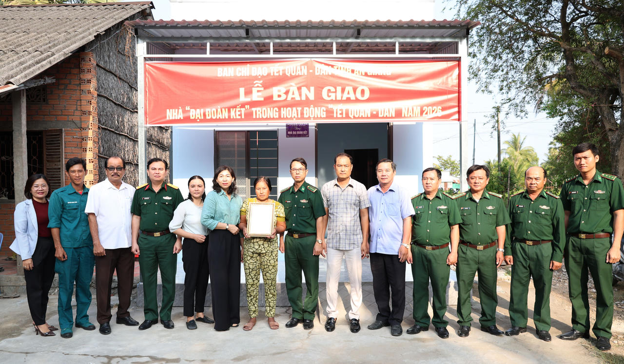 An Giang: Bàn giao 2 căn nhà “Đại đoàn kết” trong hoạt động “Tết Quân – Dân” năm 2026