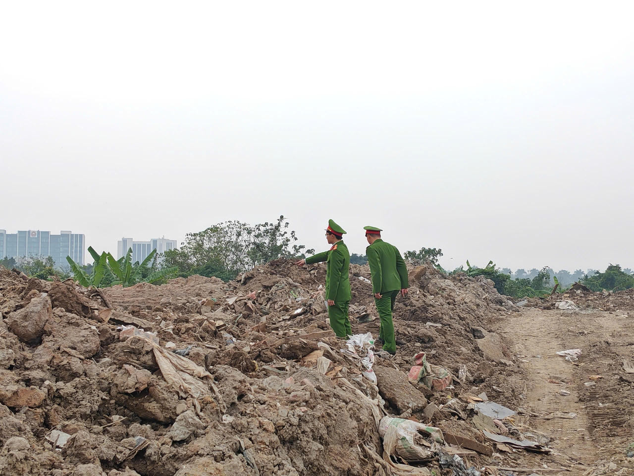 Hà Nội: Khởi tố 3 giám đốc trong vụ án gây ô nhiễm môi trường tại xã Bát Tràng