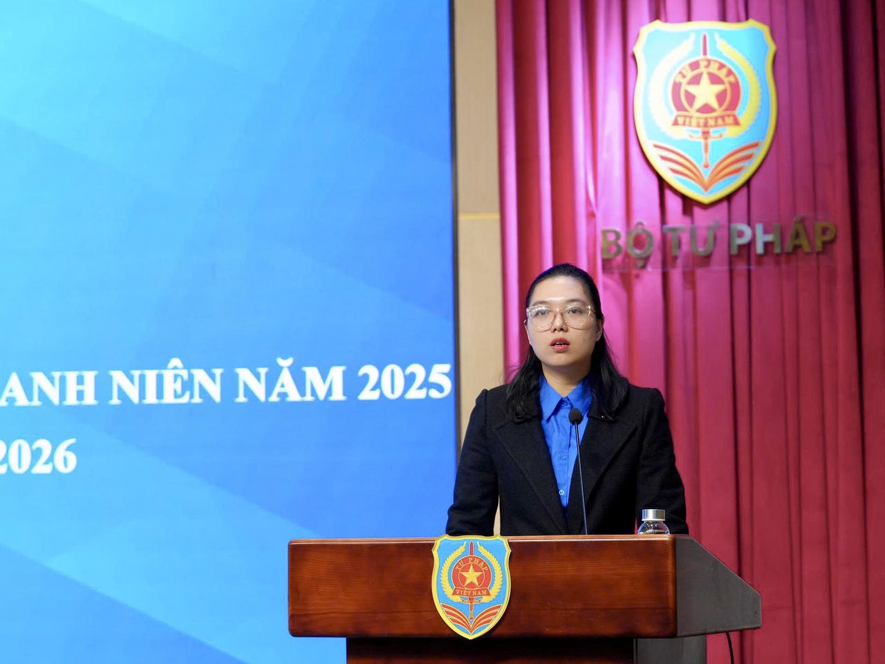 Bà Đỗ Đức Hạnh, Phó Bí thư, Chủ nhiệm Ủy ban Kiểm tra Đoàn Thanh niên Chính phủ