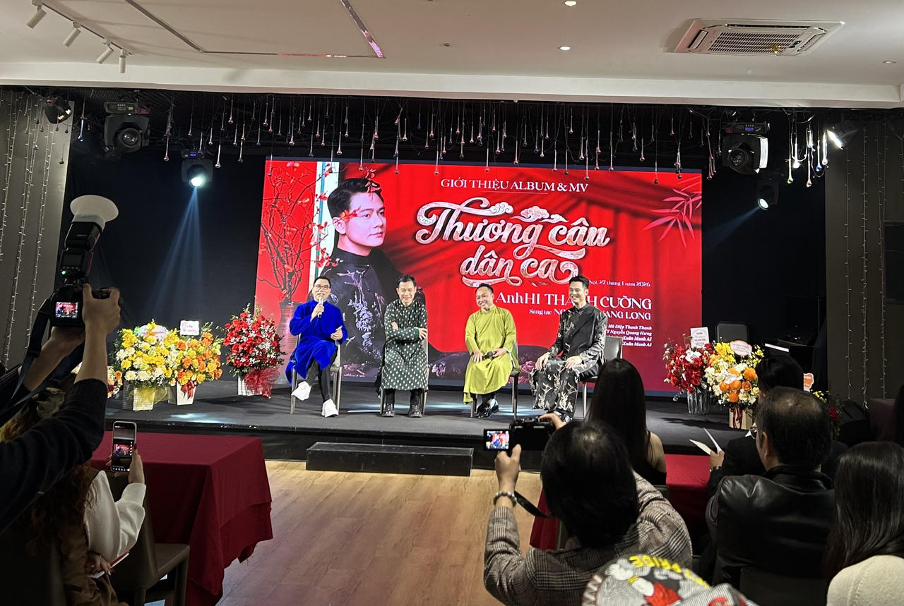 Các nghệ sĩ ra mắt MV "Thương câu dân ca" vào chiều ngày 27/1/2026 tại Hà Nội (ảnh T.D)