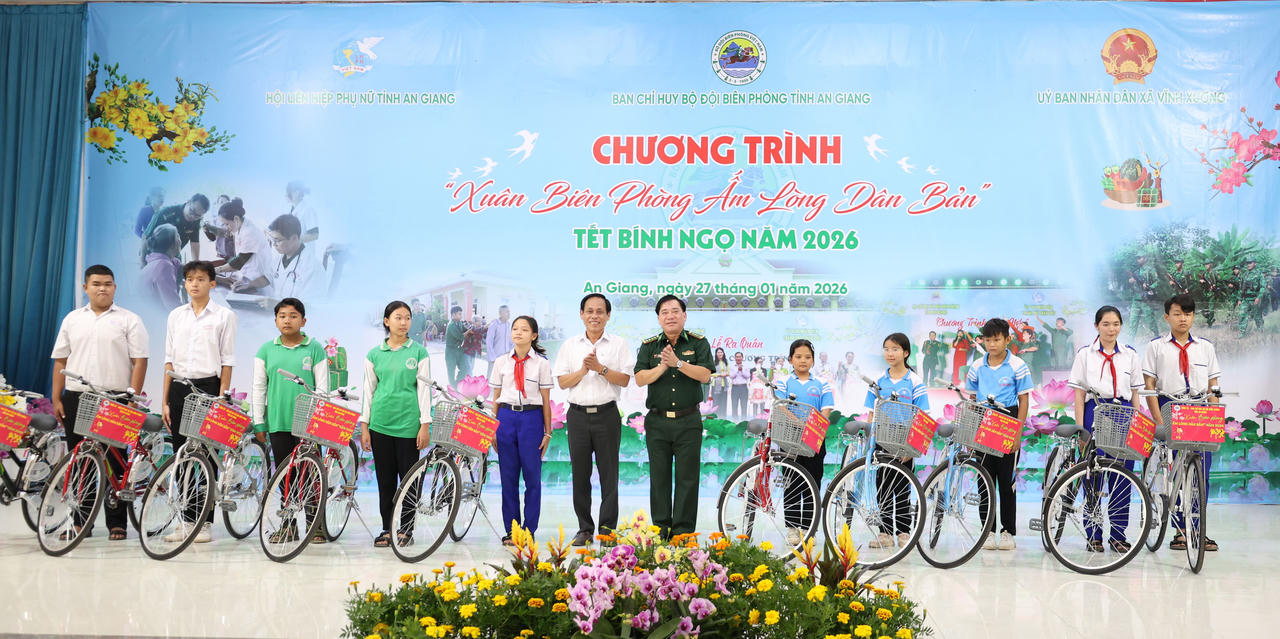 Xuân Biên phòng ấm lòng dân bản tại xã biên giới Vĩnh Xương (tỉnh An Giang)