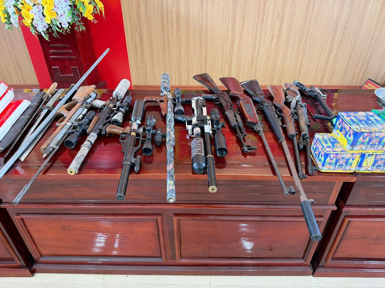 Đổi vũ khí, vật liệu nổ nhận "quà Tết" liền tay

