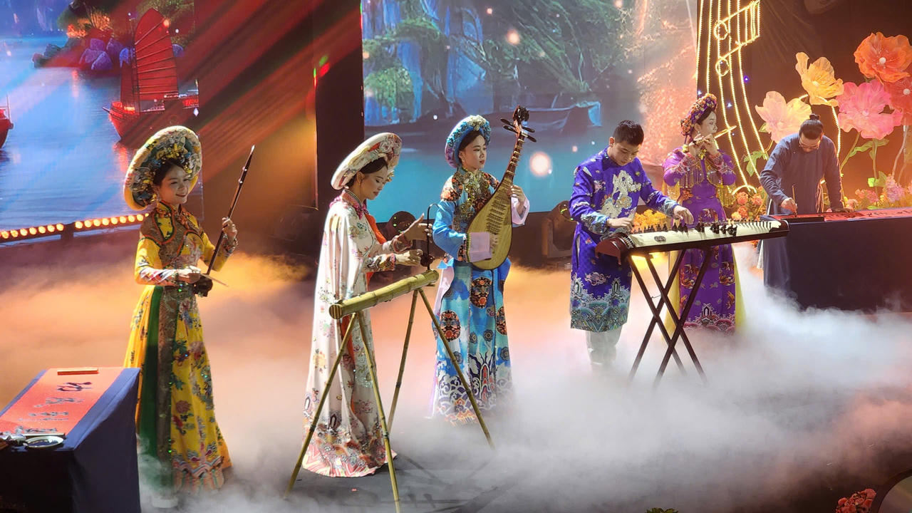Thanh niên Trung – Việt đón Xuân mới, cùng hòa ca hữu nghị