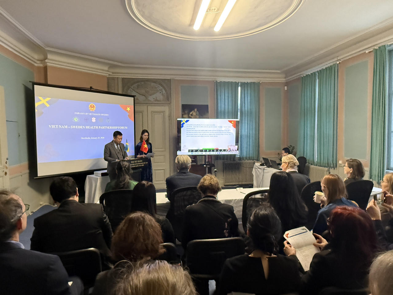 Quang cảnh Diễn đàn.