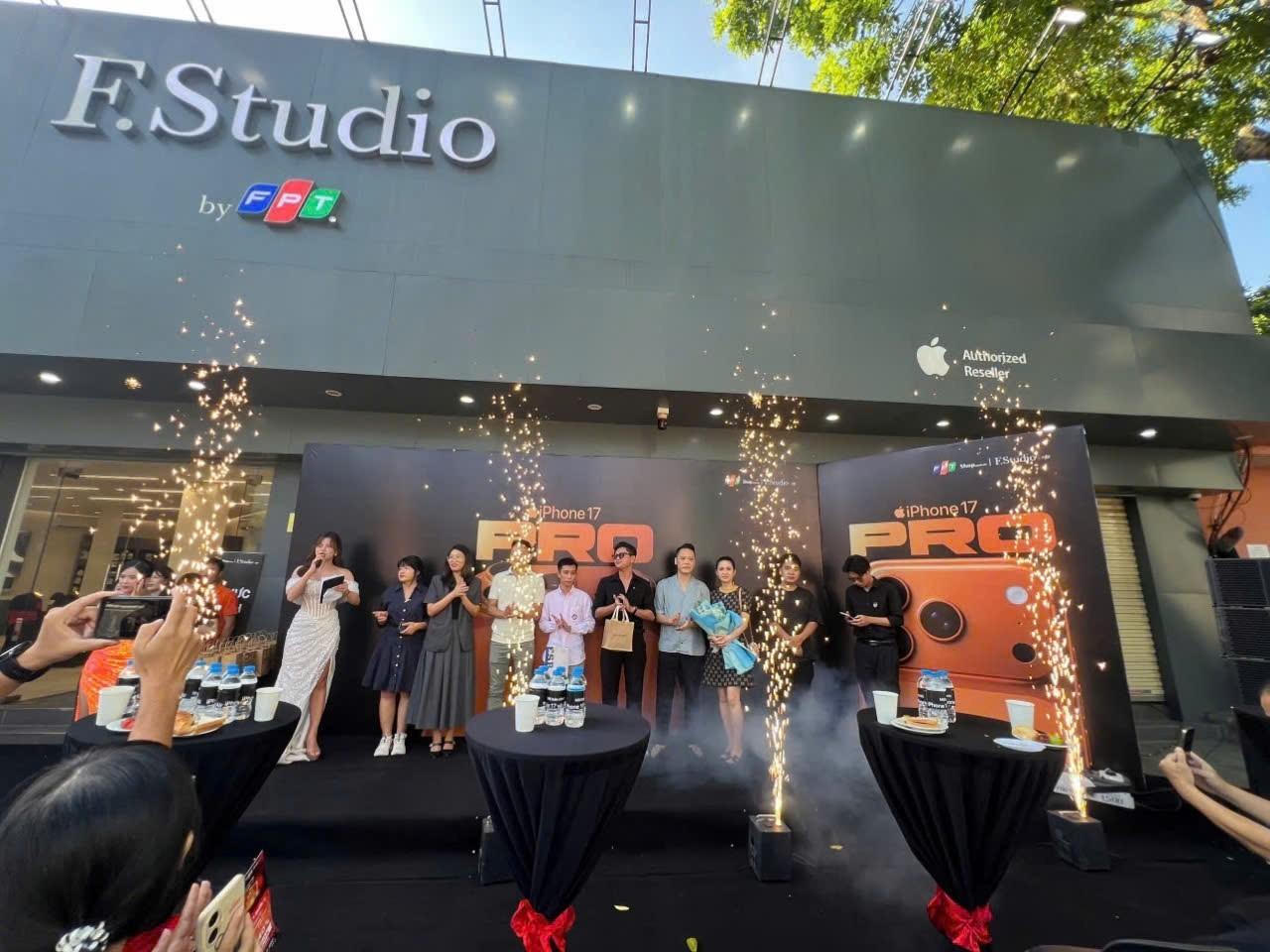 A group of people on a stage

AI-generated content may be incorrect.