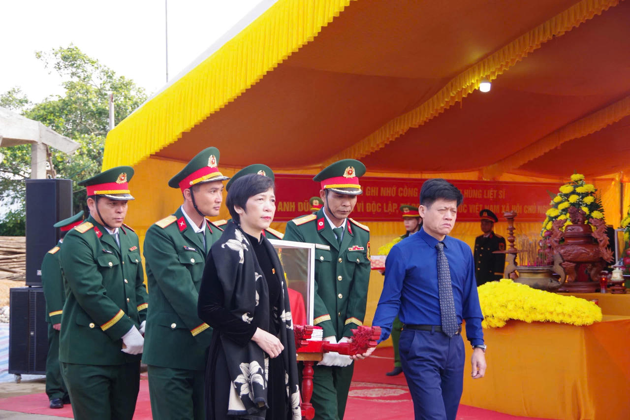 Quảng Trị: Truy điệu, an táng 5 hài cốt liệt sĩ tại xã Khe Sanh